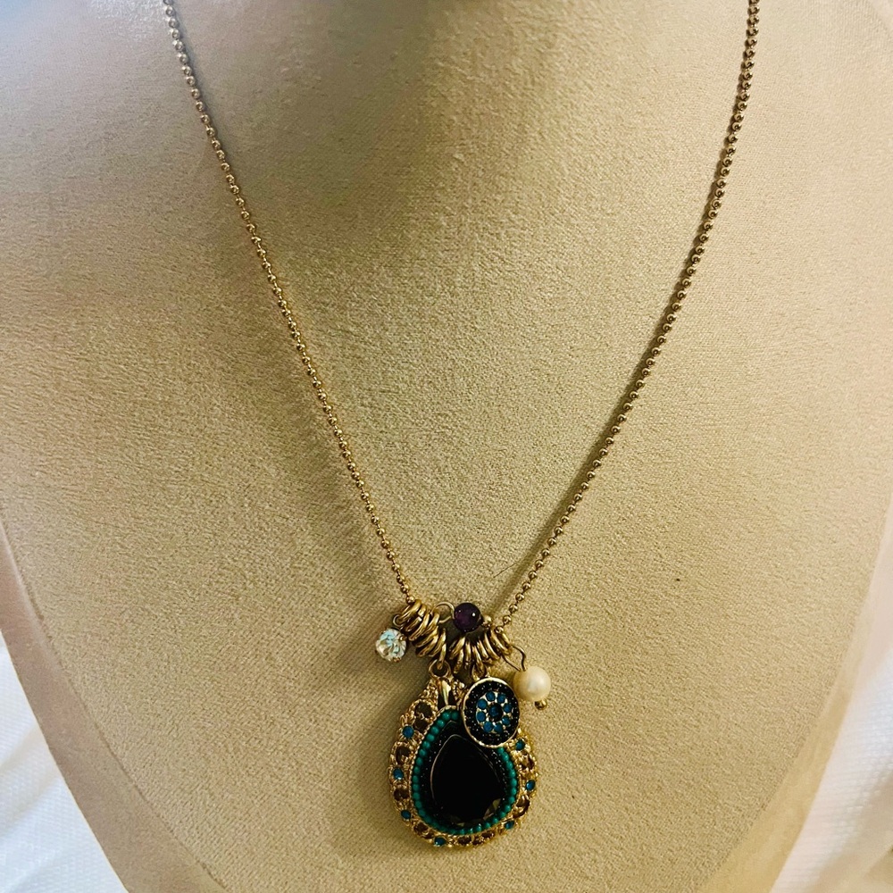 Elegant Gold and Black Pendant Necklace